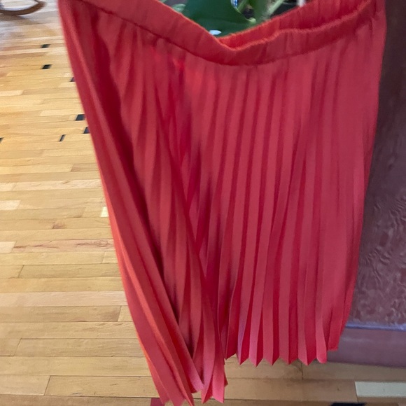 Pleated skirt - Picture 2 of 4